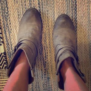 ROCKETDOG BOOTS (SIZE 9)